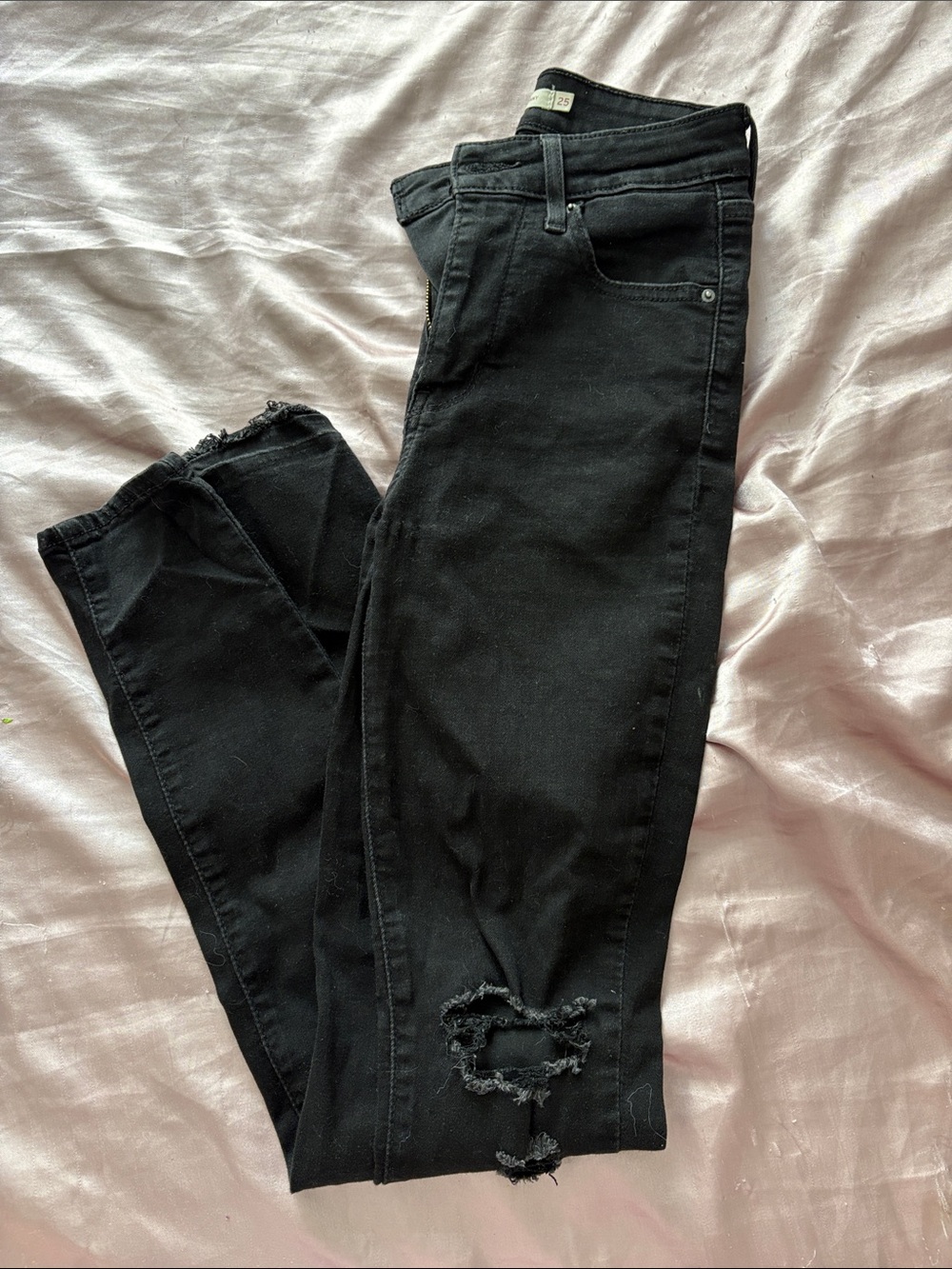 Levi's Black Skinny Distressed Jeans